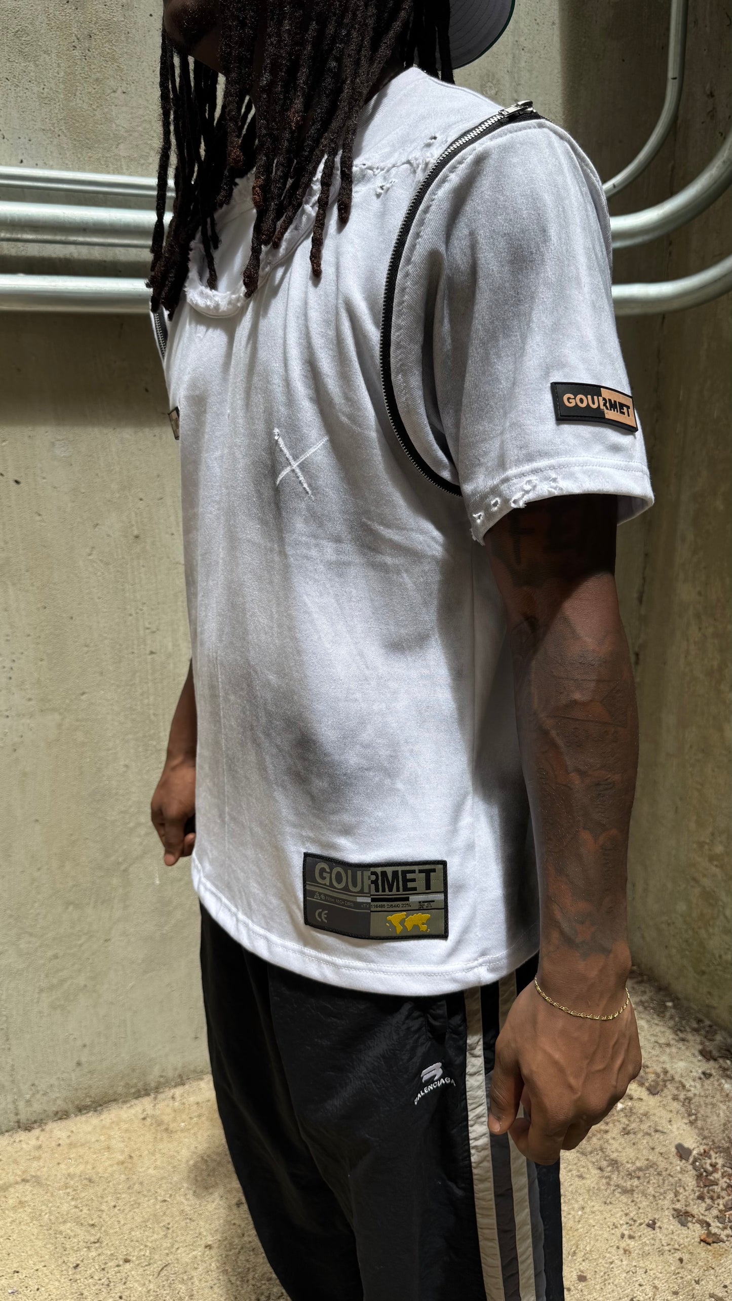 DIRTY WHITE ZIPPER TEE