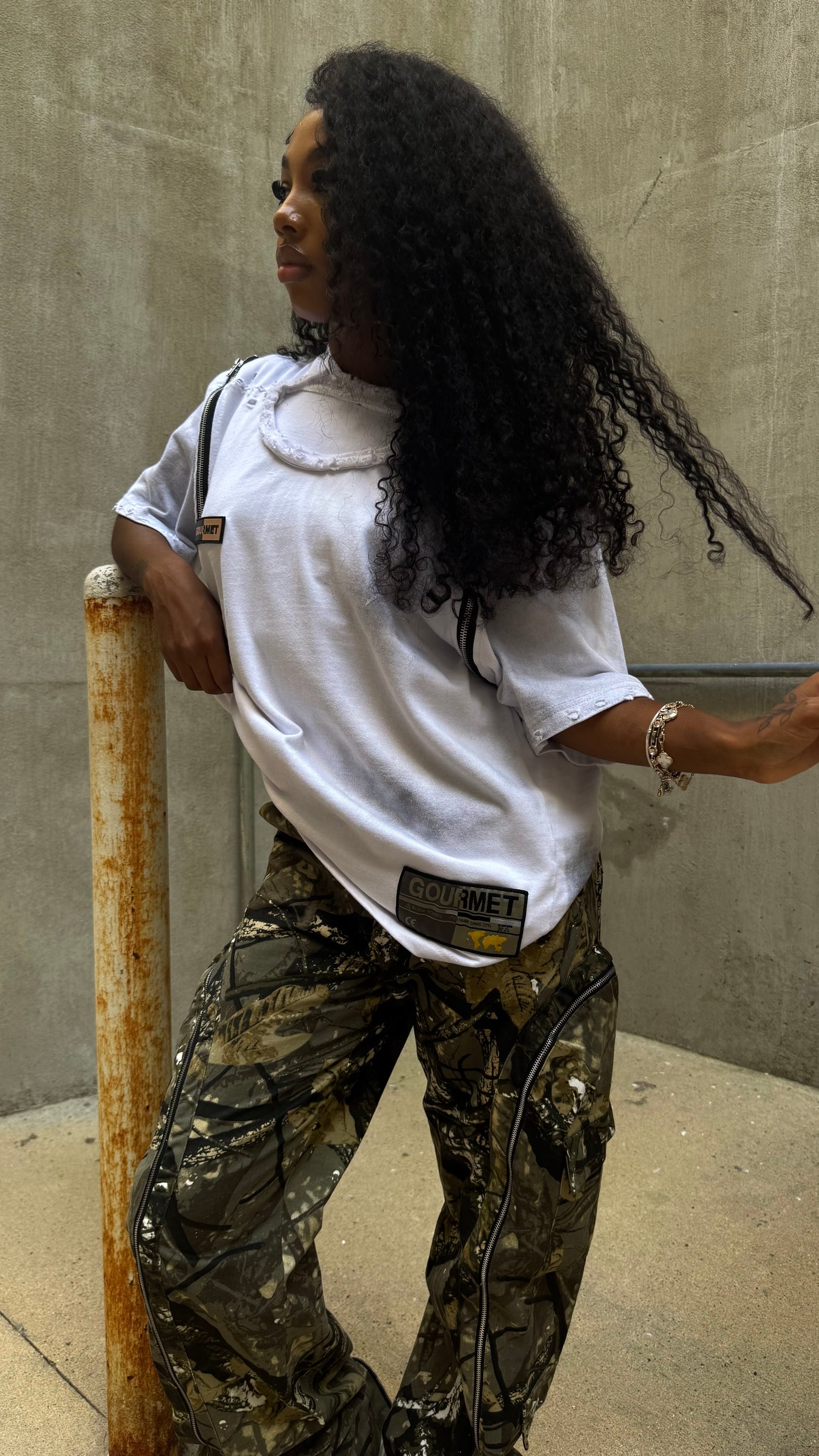 DIRTY WHITE ZIPPER TEE