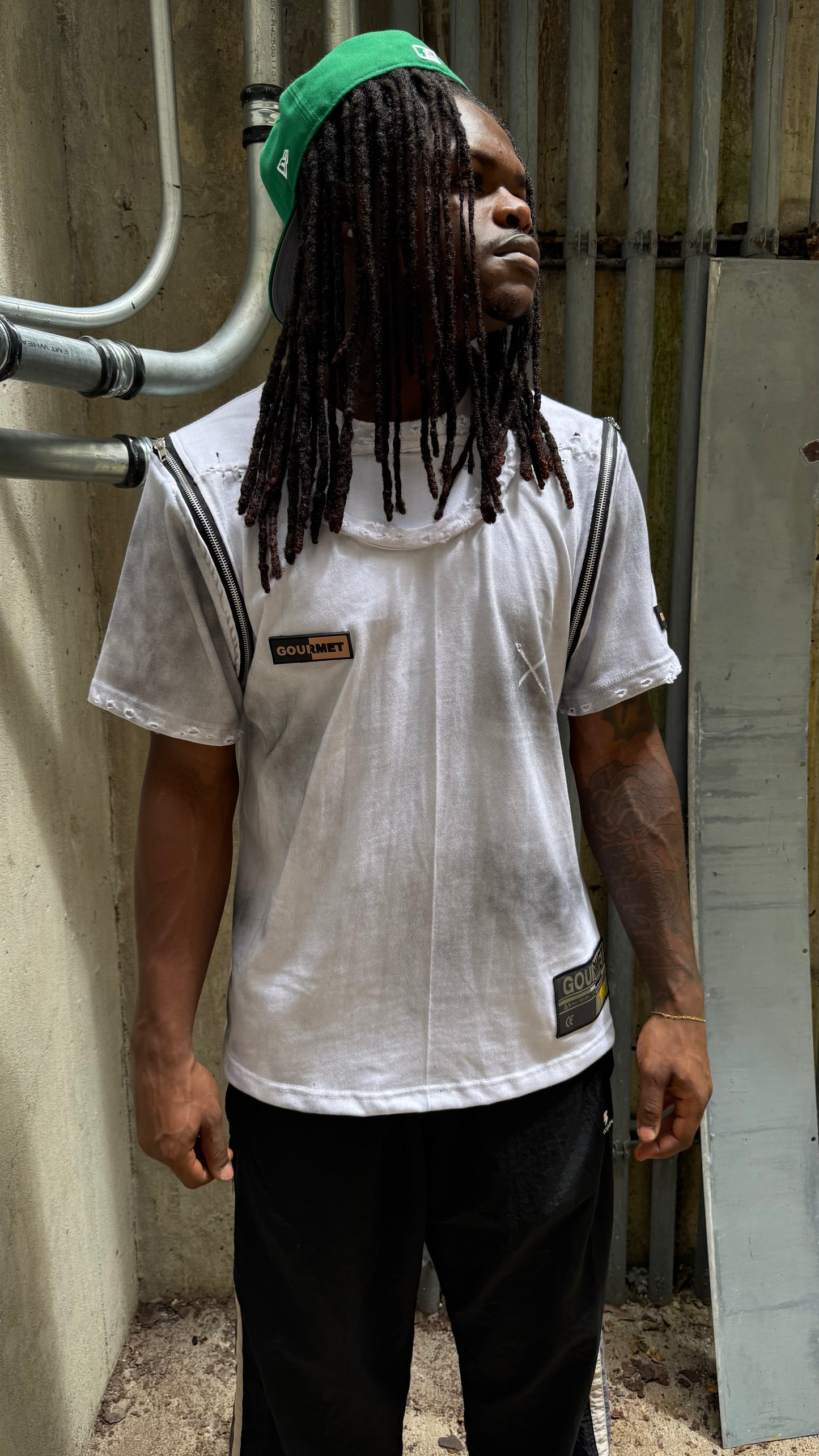 DIRTY WHITE ZIPPER TEE