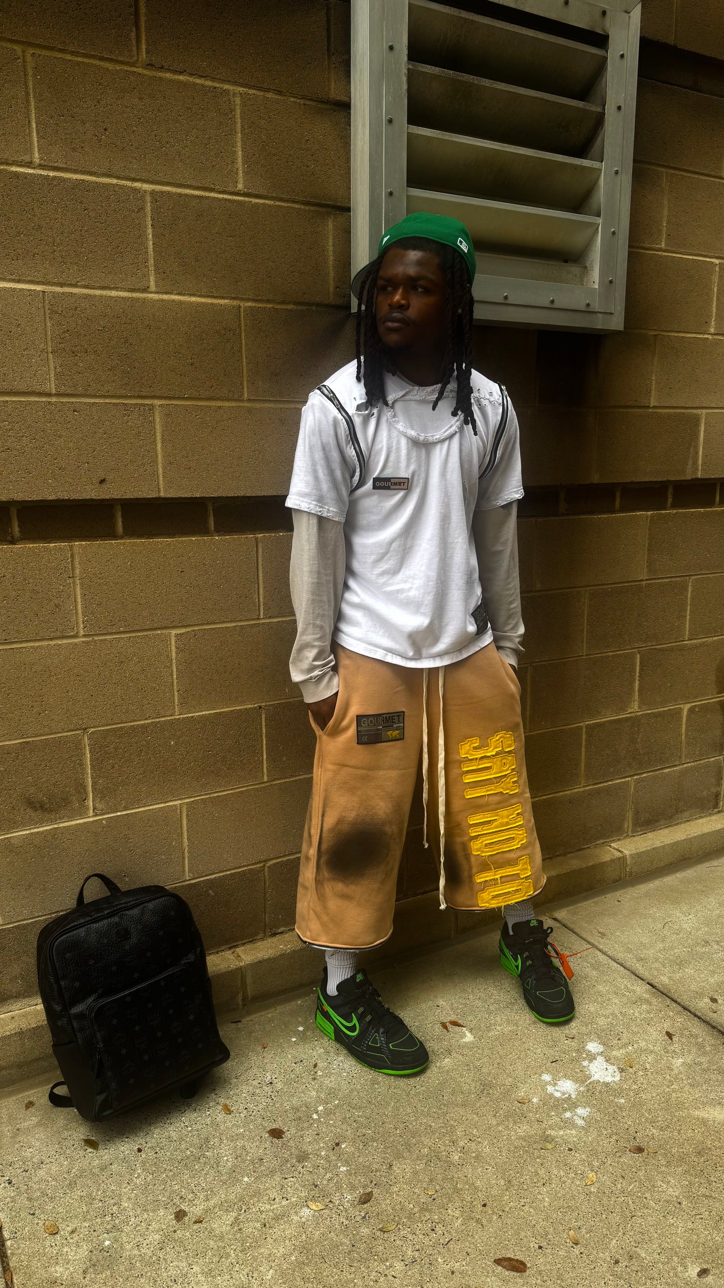 DIRTY WHITE ZIPPER TEE